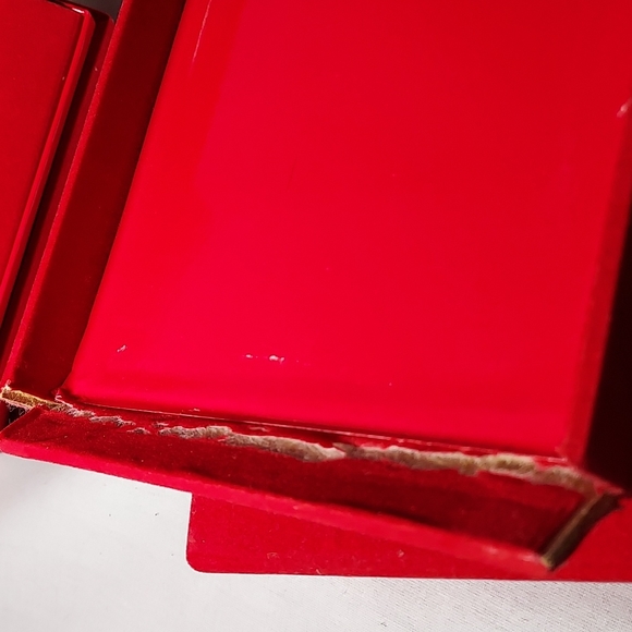 Sex and the City Seasons 1 - 6 In Red Velvet-like Case Special Edition DVDs - Picture 10 of 15